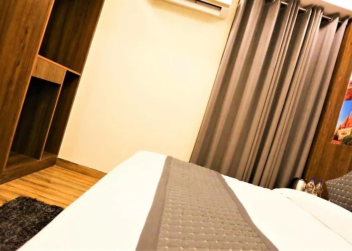 Hotel Galaxy Stay Near Delhi Airport